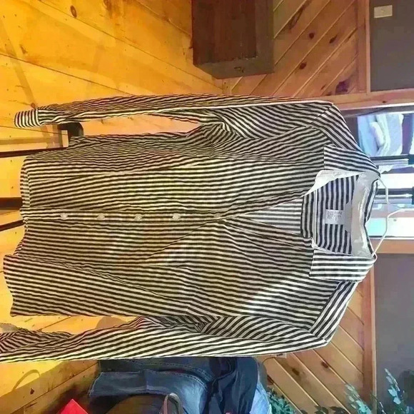 🔥 H&M strips Long sleeve 🔥 - Picture 1 of 3